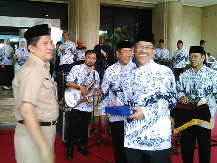 Pencarian PGRI Bombana - Persatuan Guru Republik Indonesia Cabang Bombana